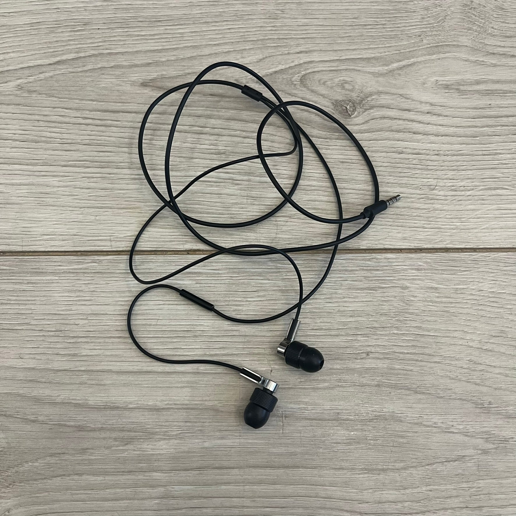 lg prada earphones